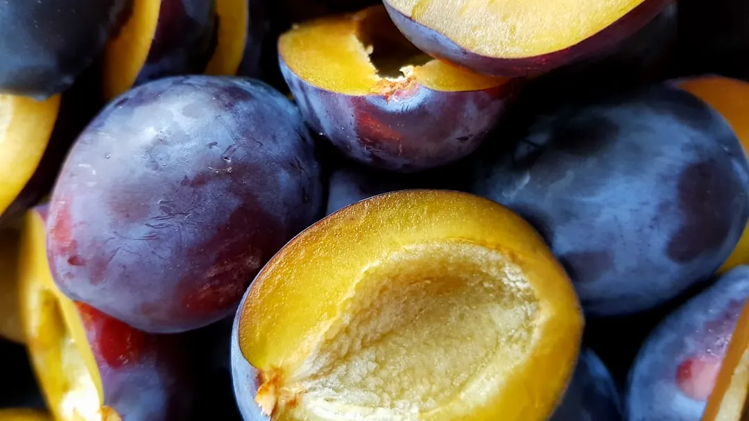 bunch of round red fruit